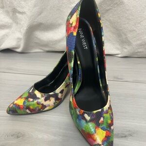 Nine West Faux Rainbow Snakeskin Mob Wife Pumps Sz 9